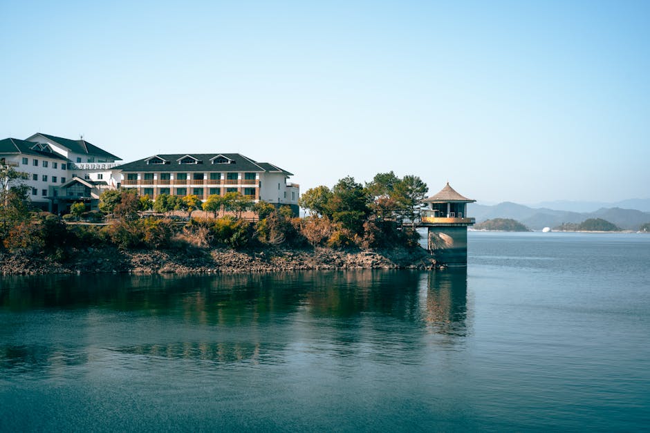 Lakeside architecture in Hangzhou, China, showcasing serene waterfront and scenic beauty.